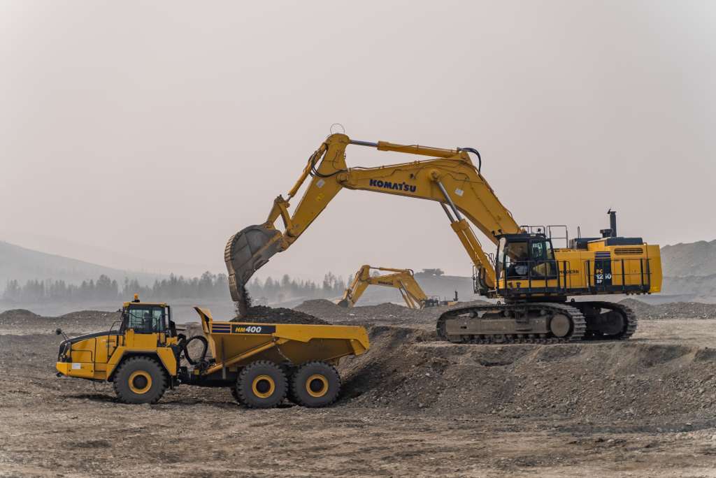 Controlled demobilization and site clearing of an industrial structure